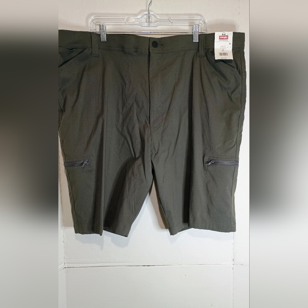 Wrangler Men's Dark Green Cargo Shorts Size 46